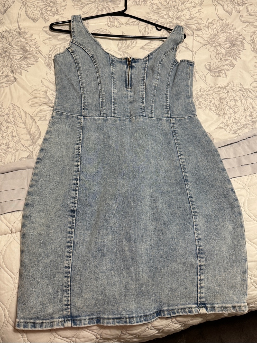 Light Wash Denim Bodycon Dress/Casual Women's Summer Dress. Worn once. LG